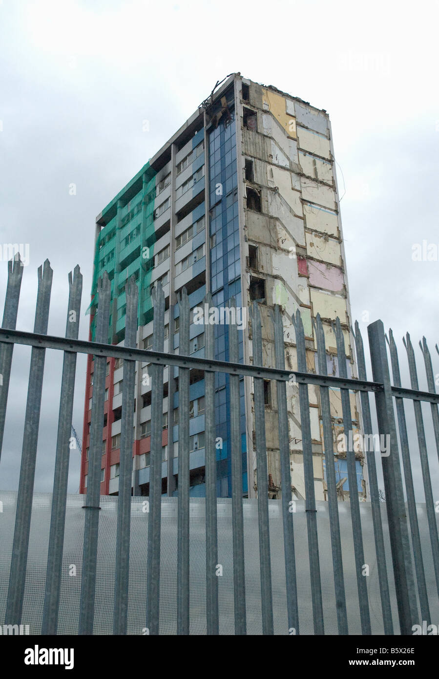 The Former Linton`s Tower Block. (Barking & Dagenham Council) half way though demolition Stock Photo
